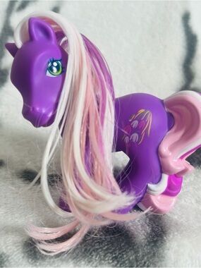 MLP (2006) G3 “Wysteria” 4” Pony - The Princess Promenade Storybook & Playset